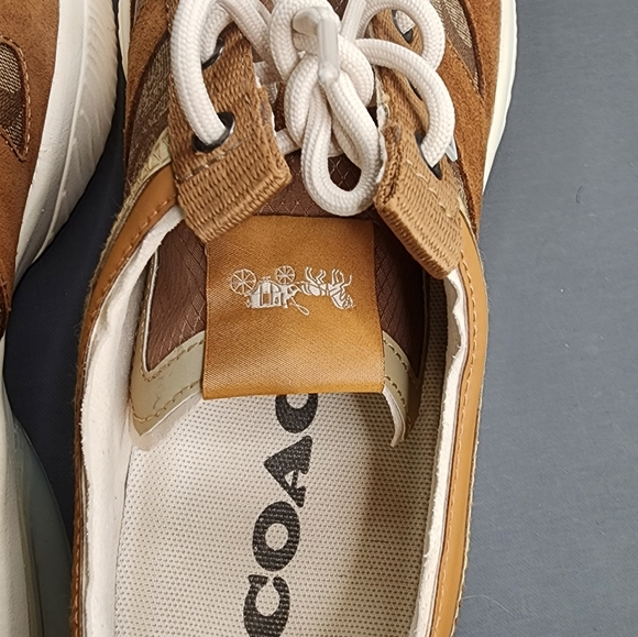 Authentic COACH signature Runner classic Khaki Light Sandle ✨️ - Picture 11 of 17